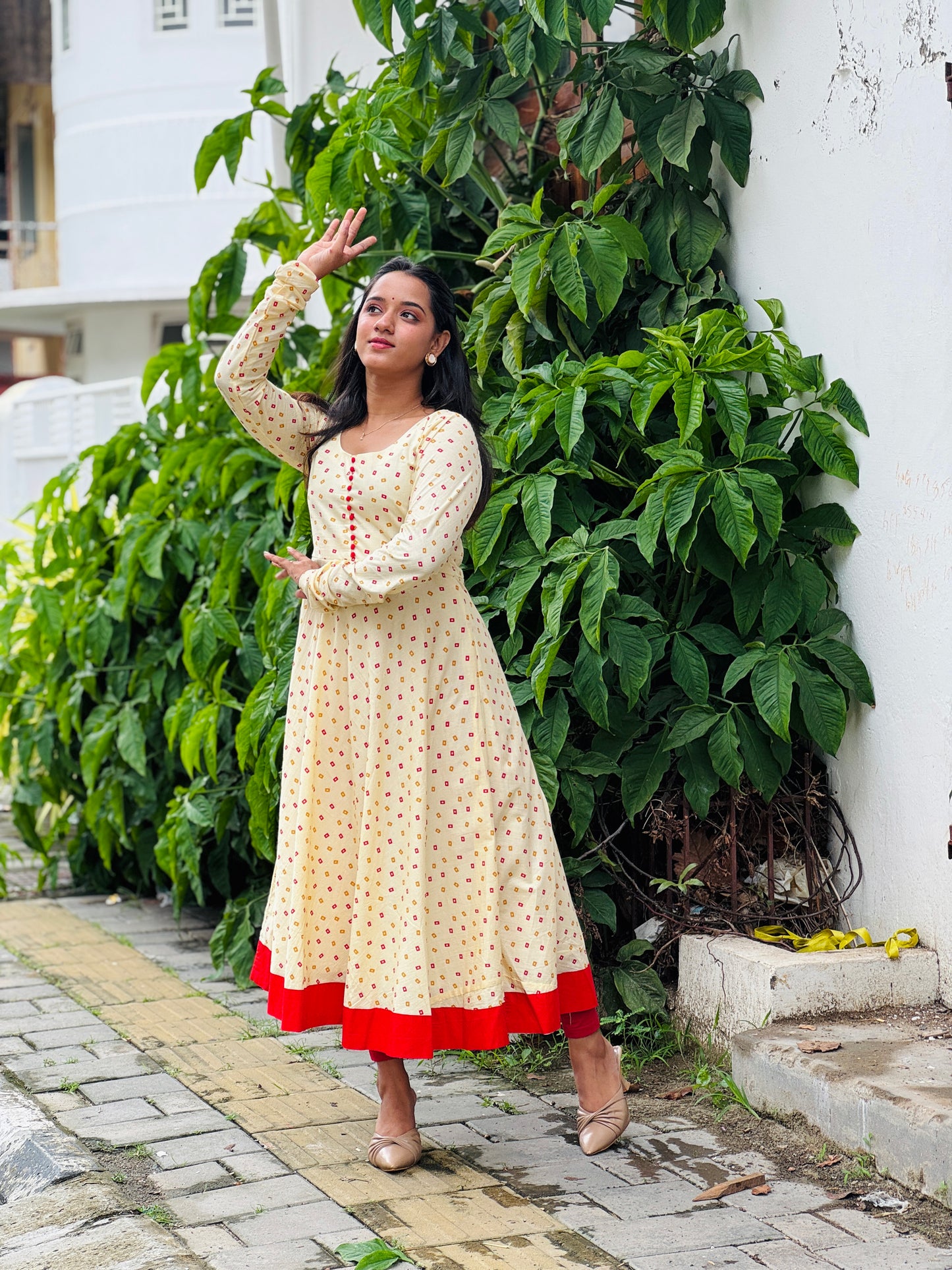 Bright Cream Shade Full Flare Bandani Anarkali Kurta