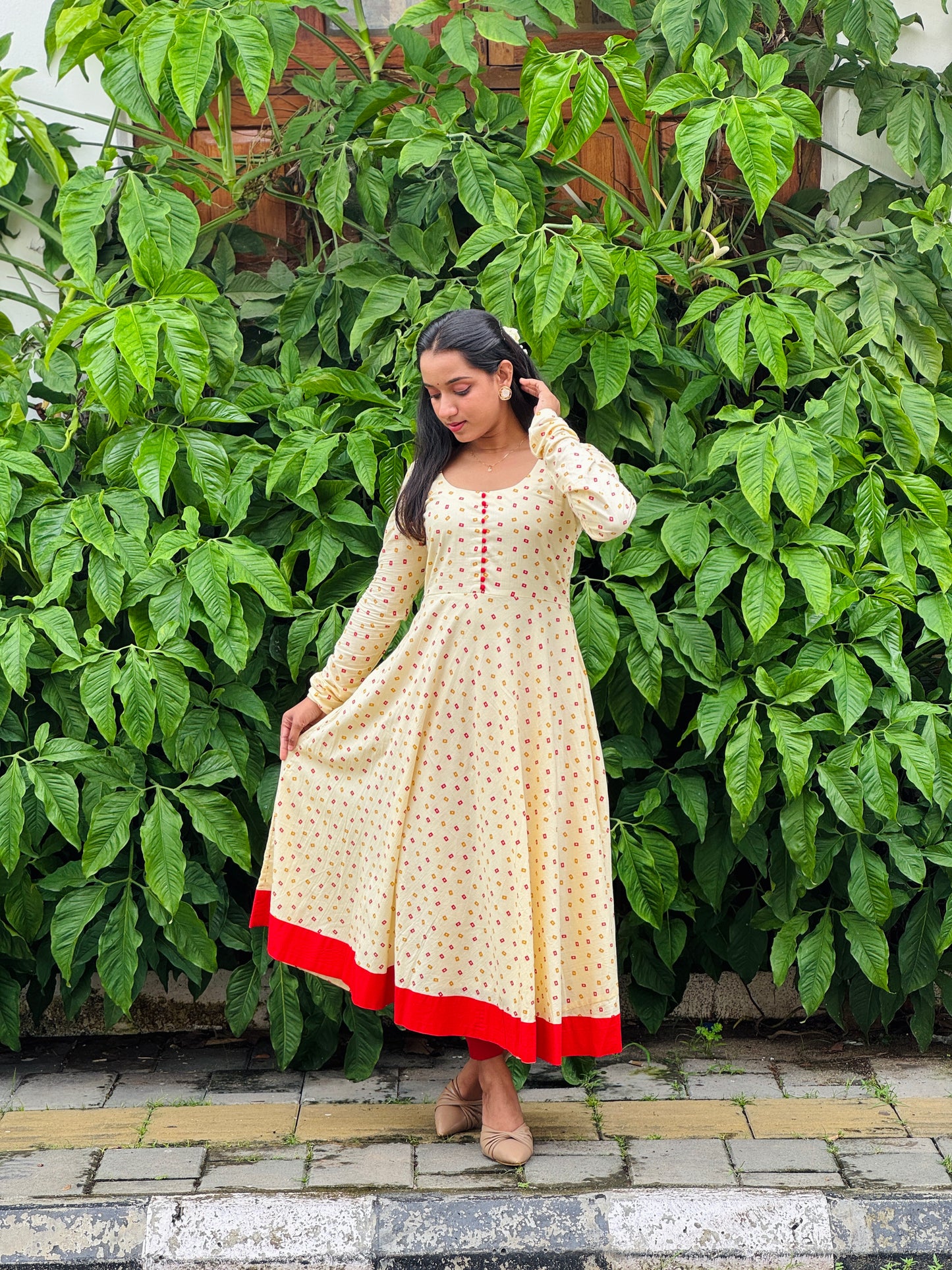 Bright Cream Shade Full Flare Bandani Anarkali Kurta