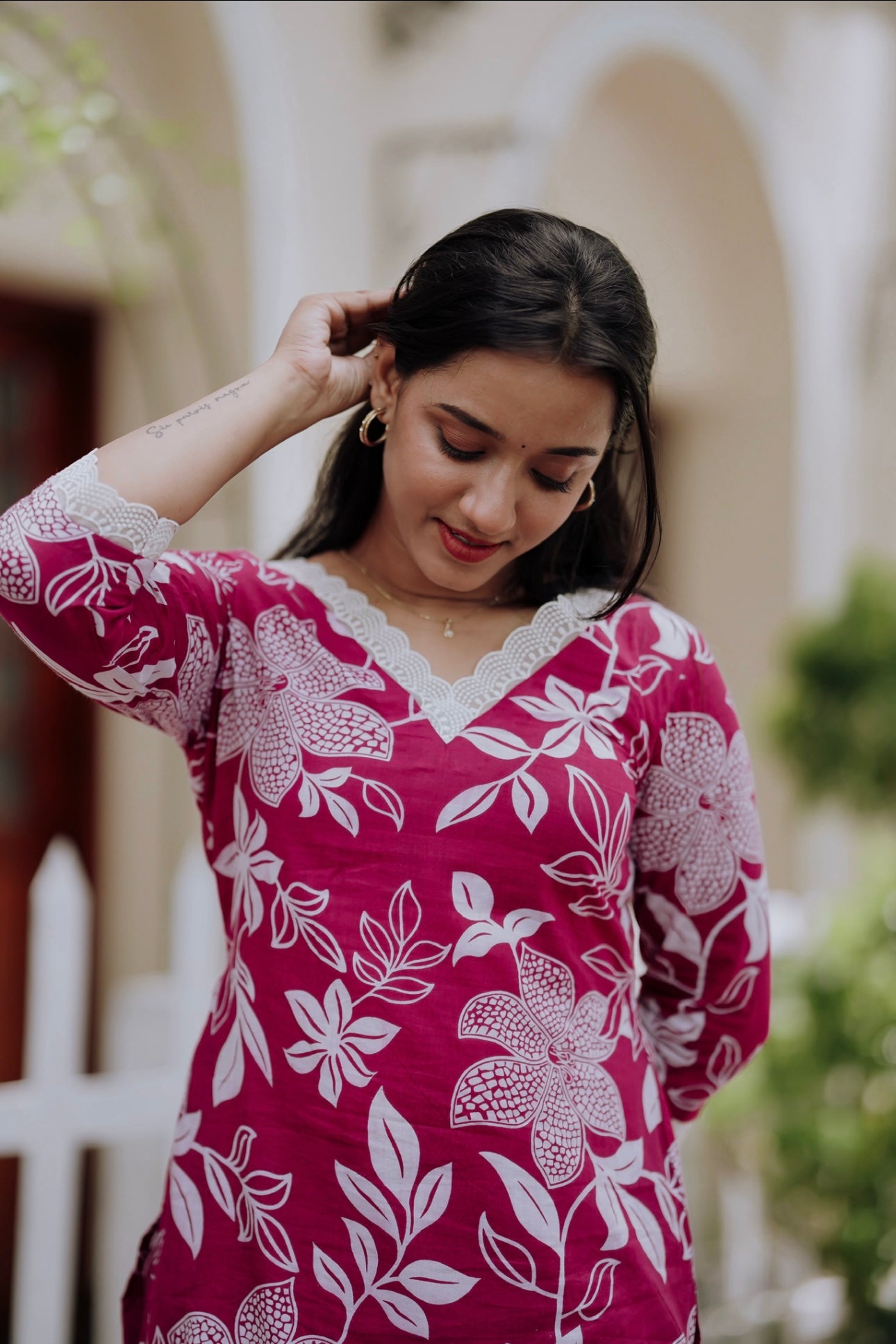 Magenta And White Floral Kurta And Pant Set with Lace Detailing