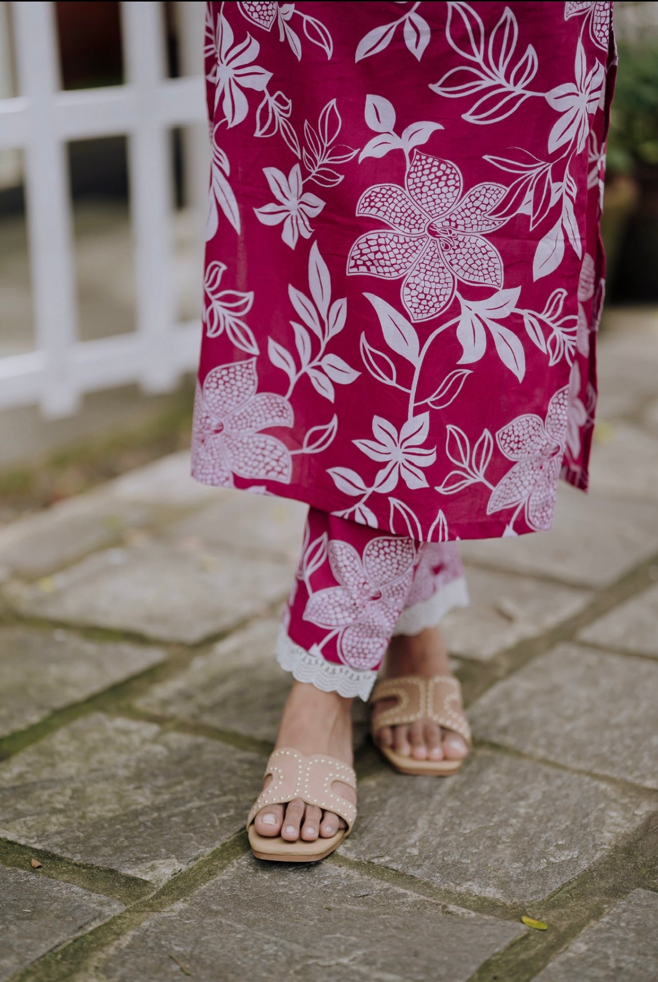 Magenta And White Floral Kurta And Pant Set with Lace Detailing