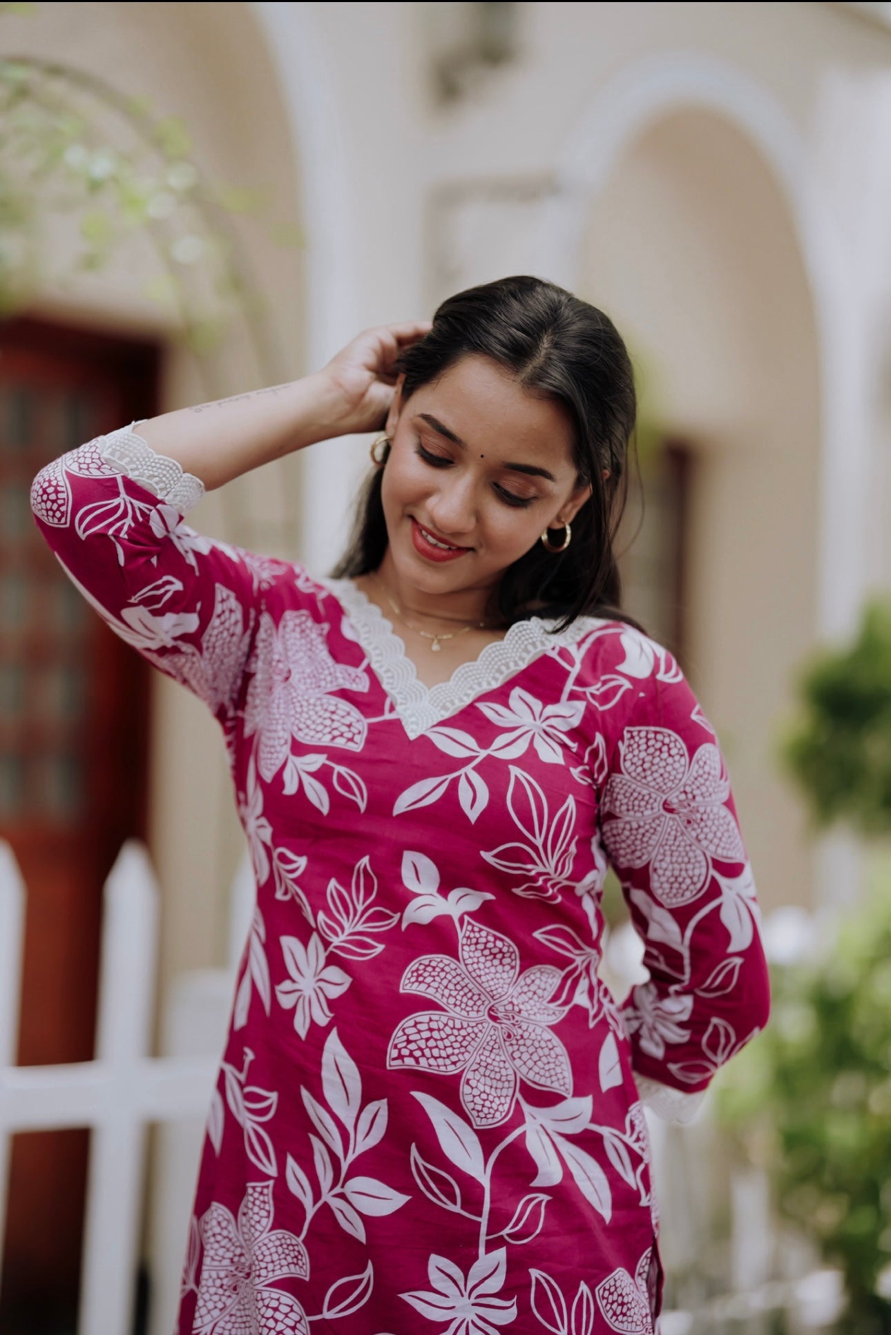 Magenta And White Floral Kurta And Pant Set with Lace Detailing