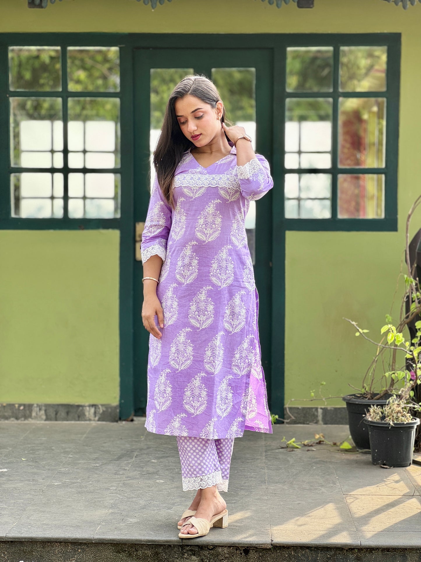 Light Lavender Lace detailed Kurta and Pant Set with Shirt Collar Neck