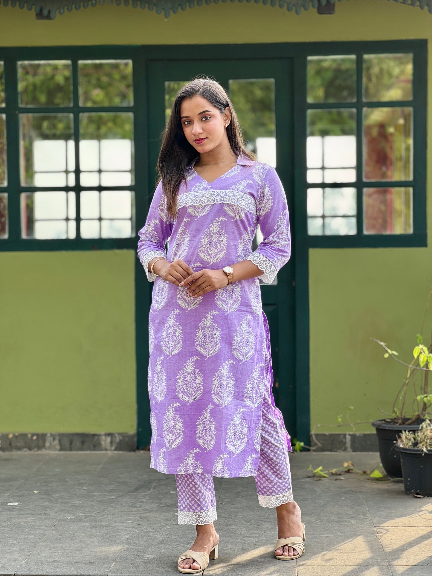 Light Lavender Lace detailed Kurta and Pant Set with Shirt Collar Neck